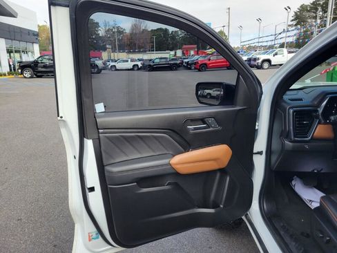 Used 2023 GMC Canyon AT4 w/ AT4 Premium Package image 15