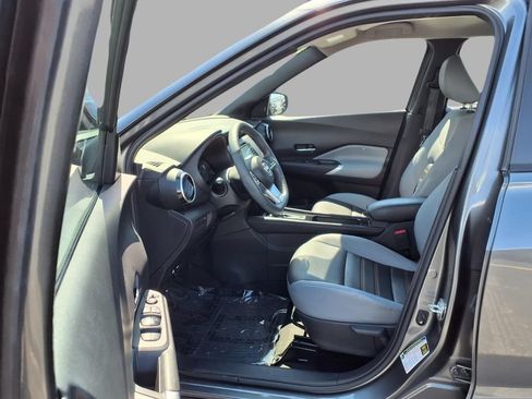 Used 2023 Nissan Kicks SR w/ SR Premium Package FWD image 21
