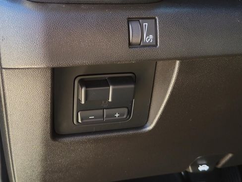 Used 2025 GMC Canyon Elevation w/ Convenience Package image 24