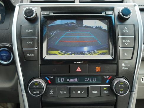 Used 2016 Toyota Camry LE FWD image 22