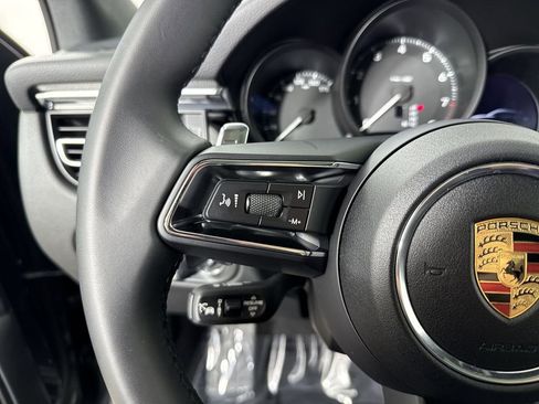 Certified 2025 Porsche Macan AWD/4WD image 37