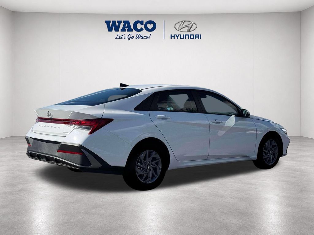 Used 2026 Hyundai Elantra Hybrid FWD image 10