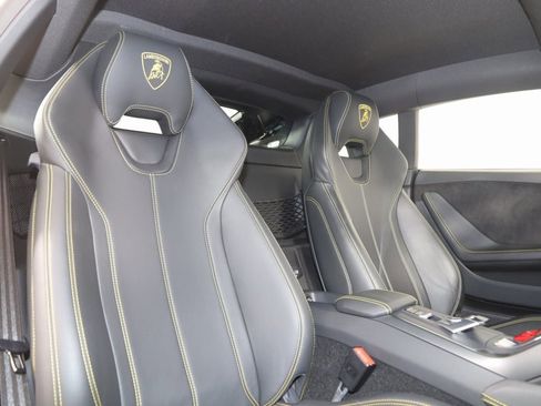 Used 2022 Lamborghini Huracan EVO image 14