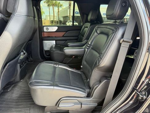 Used 2019 Lincoln Navigator Reserve image 14