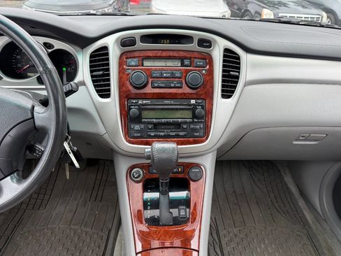 Used 2007 Toyota Highlander 4WD V6 w/ 3rd Row image 19