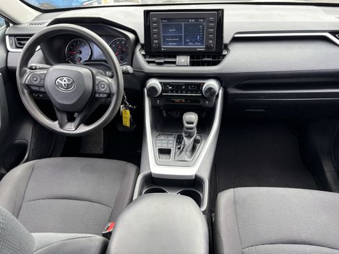 Used 2021 Toyota RAV4 LE w/ Carpet Mat Package (TMS) AWD/4WD image 13