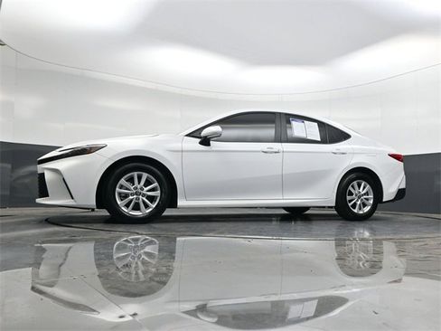Used 2025 Toyota Camry LE w/ Convenience Package image 33