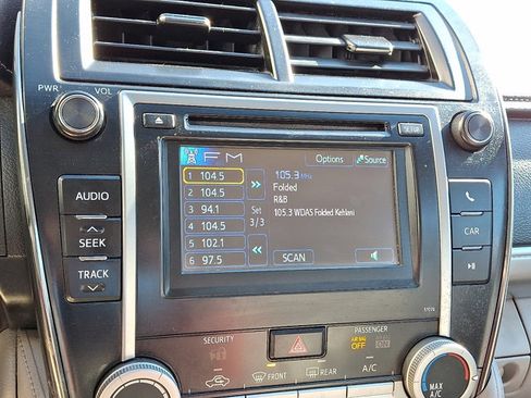 Used 2013 Toyota Camry LE image 15