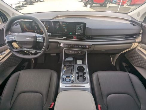 New 2027 Kia Carnival EX FWD image 17