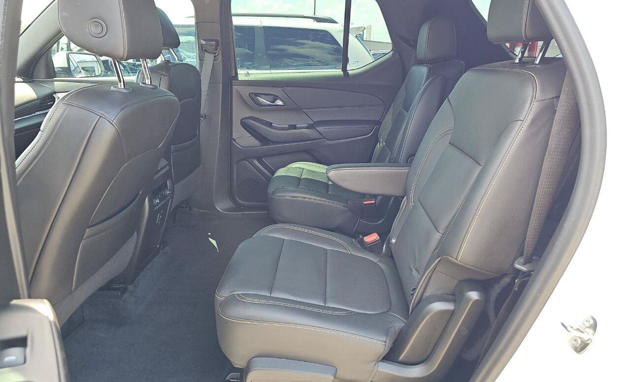 Used 2023 Chevrolet Traverse LT FWD image 5