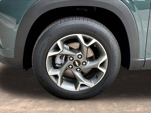 Used 2025 Chevrolet Trax LT FWD image 36