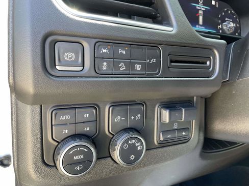 Used 2022 Chevrolet Tahoe Z71 w/ Off-Road Capability Package image 15