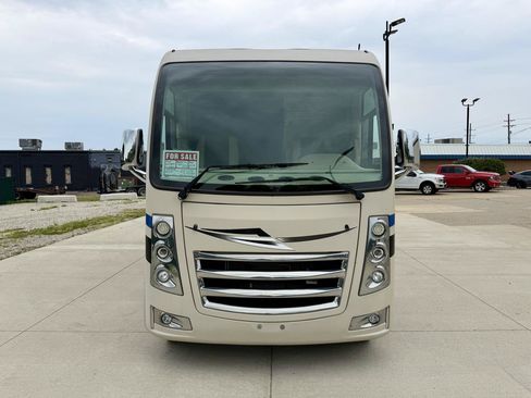 Used 2018 Ford E-450 and Econoline 450 Super Duty w/ A/C Prep Package RWD image 3