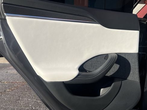 Used 2021 Tesla Model S Plaid image 14