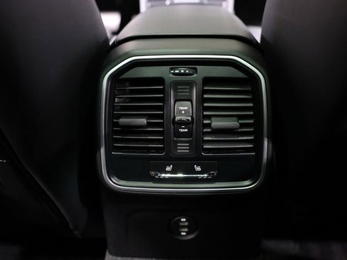 Used 2023 Porsche Macan image 71