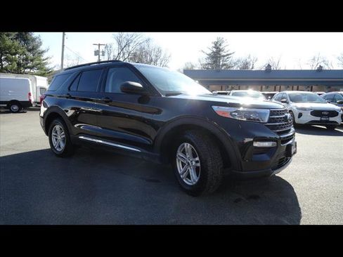 Used 2021 Ford Explorer XLT w/ Equipment Group 202A image 3