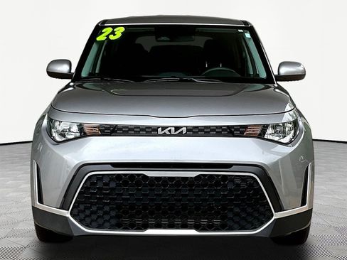 Used 2023 Kia Soul LX FWD image 2