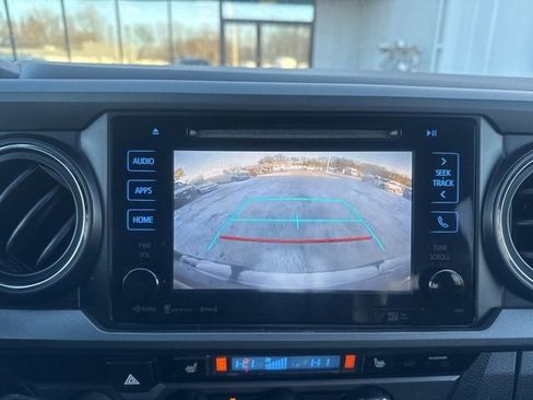 Used 2016 Toyota Tacoma TRD Off-Road image 17