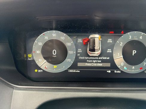 Used 2025 Land Rover Range Rover Velar Dynamic SE image 16