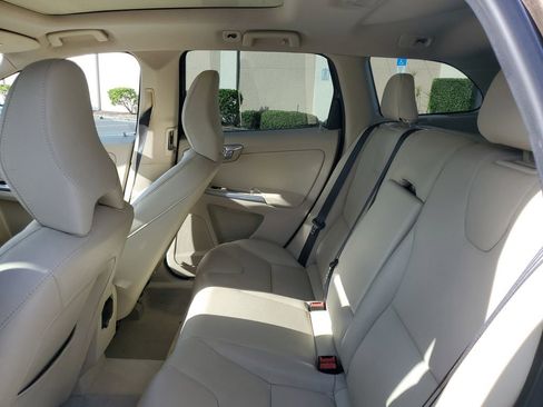 Used 2015 Volvo XC60 T5 w/ Proximity Package image 19