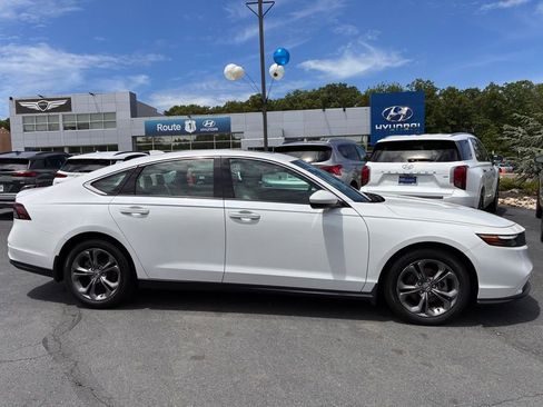 Used 2023 Honda Accord EX image 8