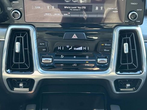 Certified 2022 Kia Sorento SX image 30