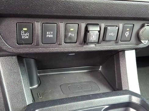 Used 2021 Toyota Tacoma TRD Off-Road w/ Technology Package AWD/4WD image 22