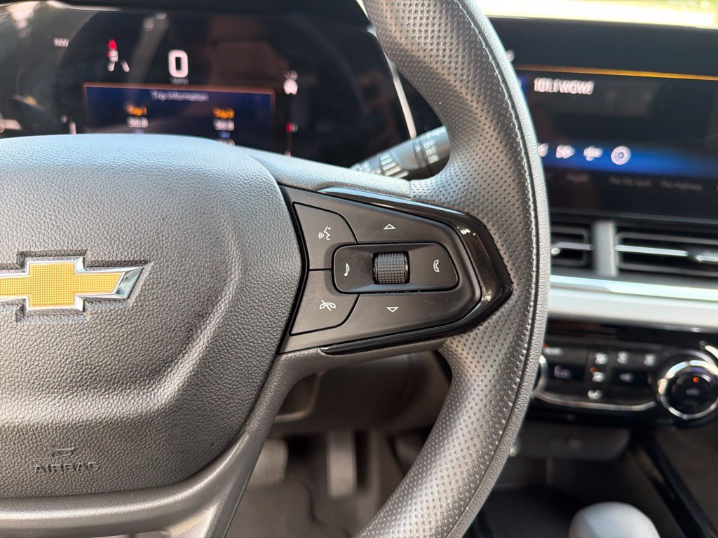 Used 2025 Chevrolet Trax LT FWD image 17