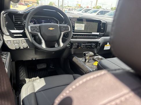 New 2026 Chevrolet Silverado 1500 LTZ w/ LTZ Premium Package AWD/4WD image 17