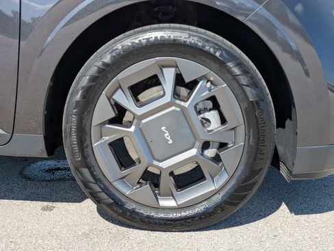 Certified 2025 Kia Carnival EX FWD image 11