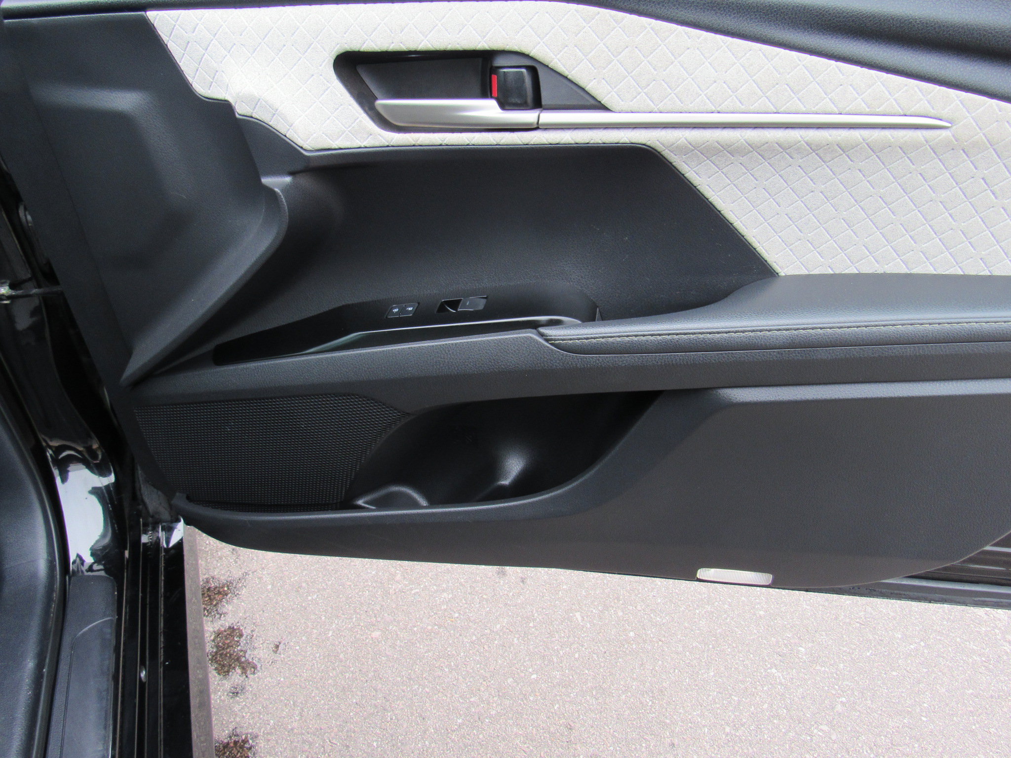 Used 2025 Toyota Camry XLE FWD image 30
