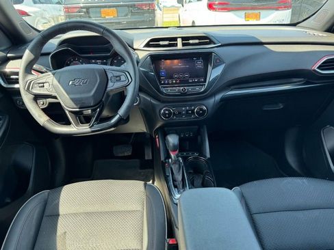 Used 2023 Chevrolet TrailBlazer RS w/ Convenience Package FWD image 11