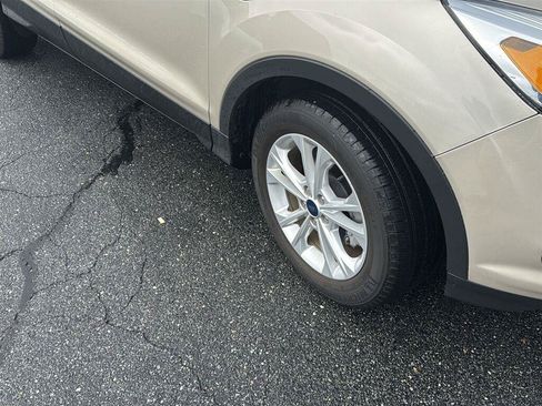 Used 2017 Ford Escape SE FWD image 8