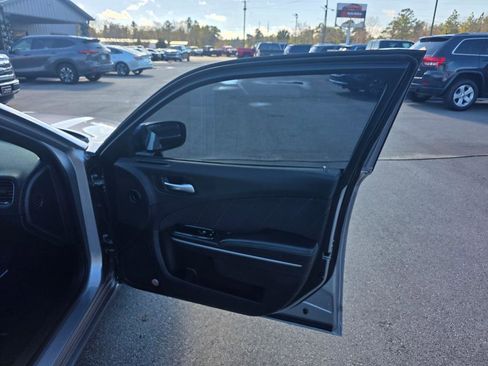 Used 2017 Dodge Charger SXT w/ Rallye Group image 10