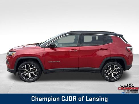 Used 2025 Jeep Compass Limited AWD/4WD image 4