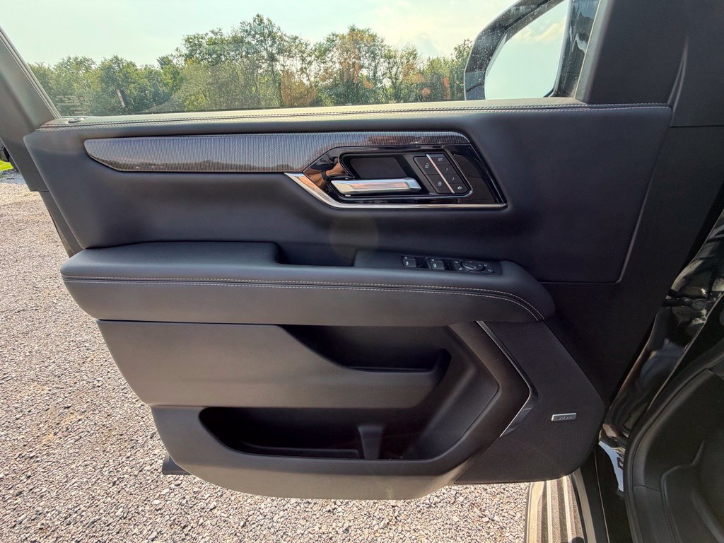 Used 2025 GMC Yukon XL Elevation AWD/4WD image 6