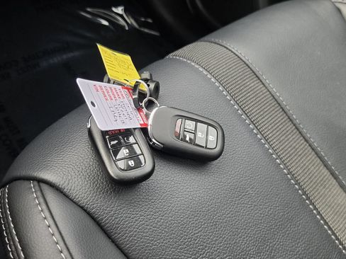 Certified 2025 Honda Pilot Touring image 20