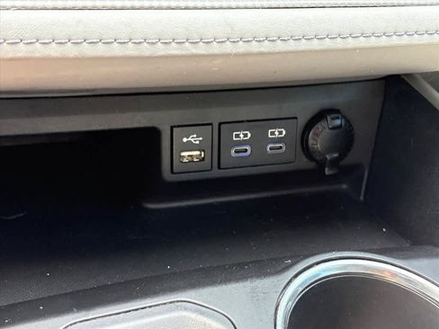 Used 2022 Toyota Highlander XLE AWD/4WD image 16
