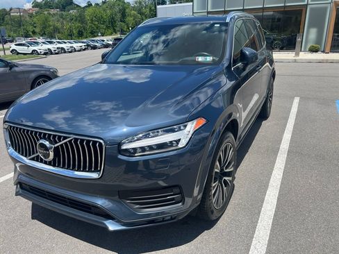 Used 2020 Volvo XC90 T6 Momentum w/ Protection Package AWD/4WD image 2