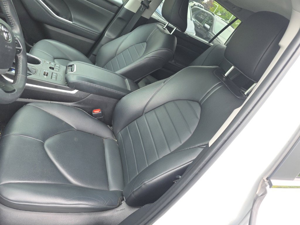 Used 2023 Toyota Highlander XLE AWD/4WD image 14