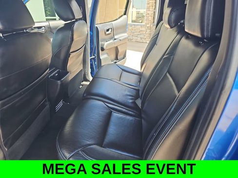 Used 2017 Toyota Tacoma TRD Sport AWD/4WD image 13