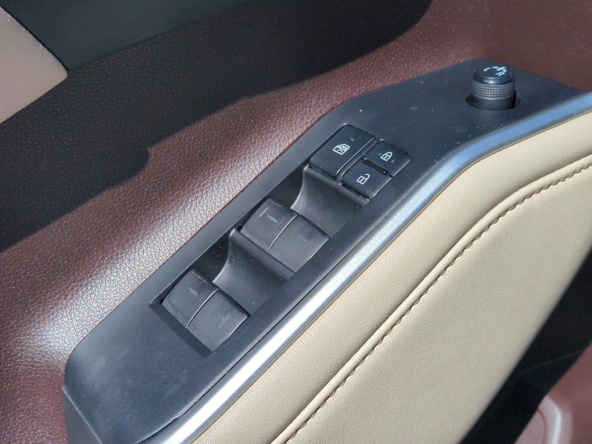 Used 2022 Toyota Highlander XLE FWD image 12