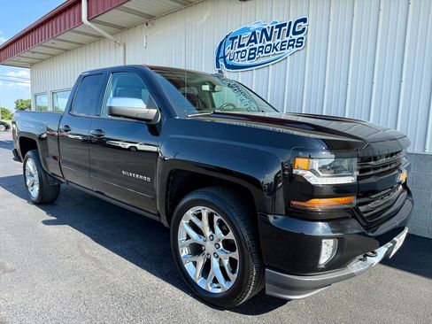 Used 2017 Chevrolet Silverado 1500 LT w/ All Star Edition AWD/4WD image 4