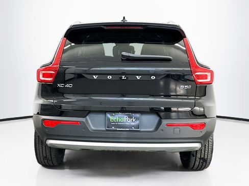 Used 2023 Volvo XC40 B5 Ultimate image 7