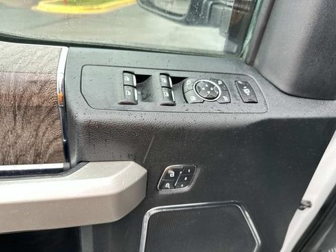 Used 2019 Ford F250 Lariat w/ Lariat Value Package AWD/4WD image 9