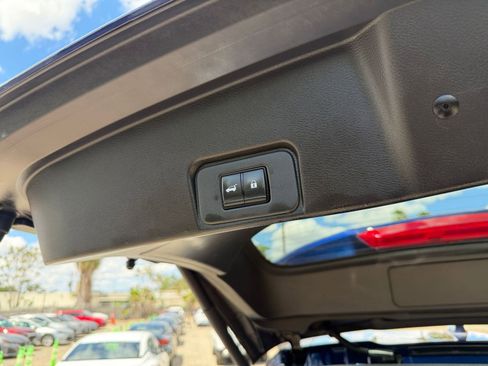 Used 2025 Nissan Rogue SV image 23