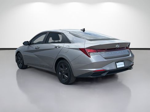 Used 2022 Hyundai Elantra SEL FWD image 5