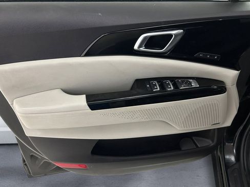 Used 2022 Kia Carnival SX Prestige image 12