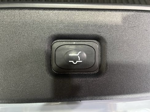 Used 2025 Ford Expedition Platinum image 11