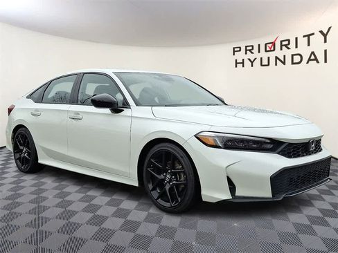 Used 2025 Honda Civic Sport image 3